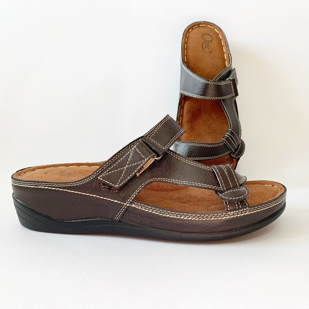 NWOT  CHIC slippers brown Size 10 (Euro 40)